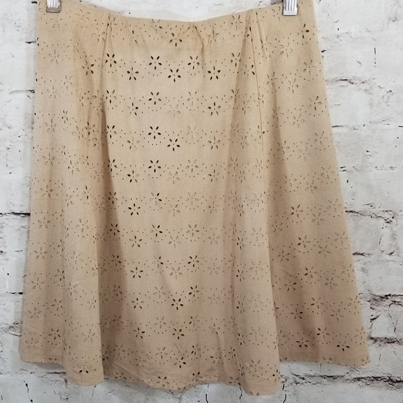 Maurices Tan Star Fish Design Skirt For Juniors - Picture 3 of 6
